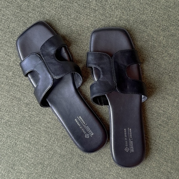 Call it Spring sandals - Picture 1 of 4